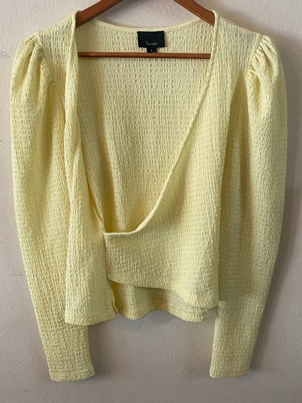 LUMIERE SMALL PASTEL YELLOW LONG-SLEEVE CROPPED WRAP CROSSOVER TWIST-BACK TOP